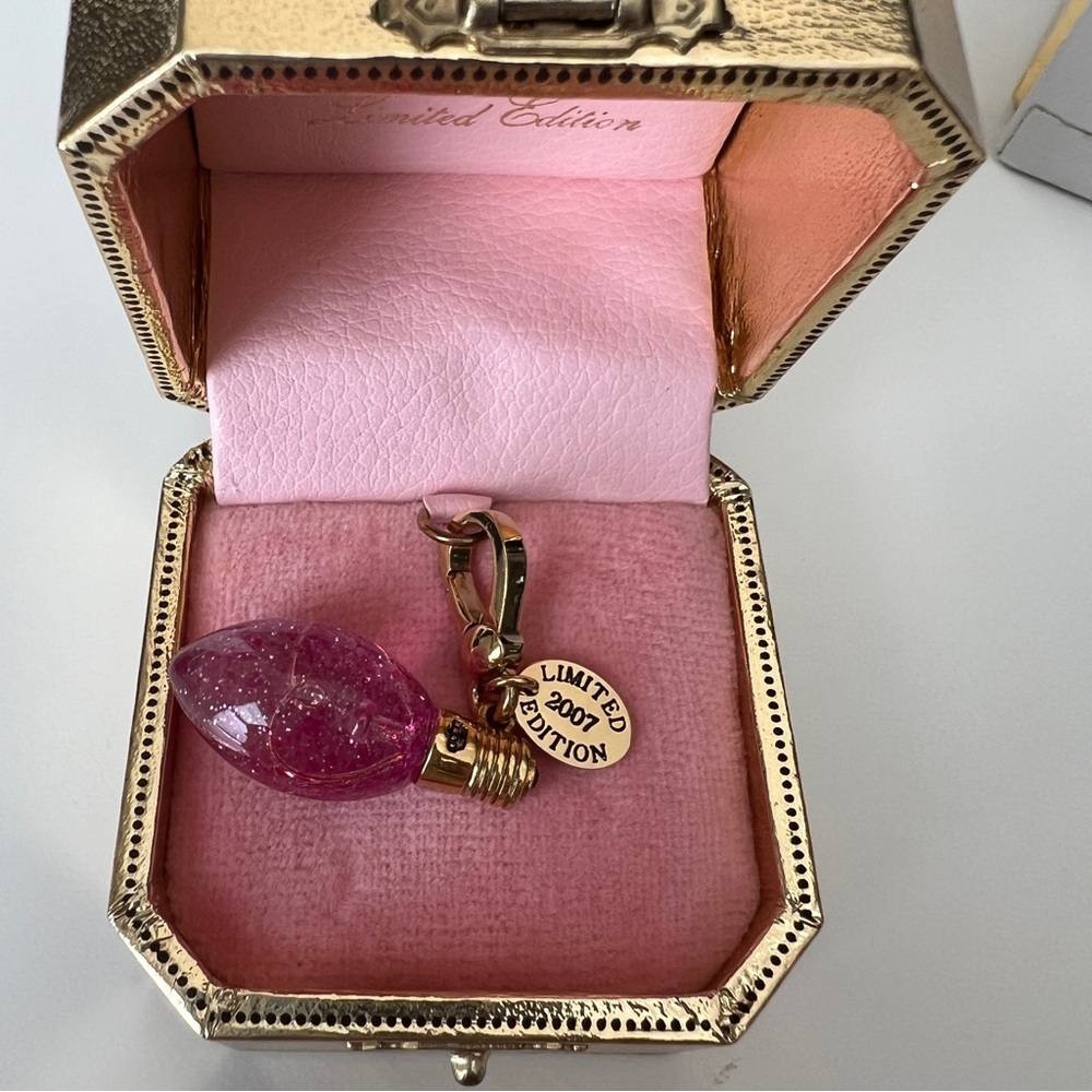 JUICY COUTURE 2007 LTD ED LIGHT BULB CHARM